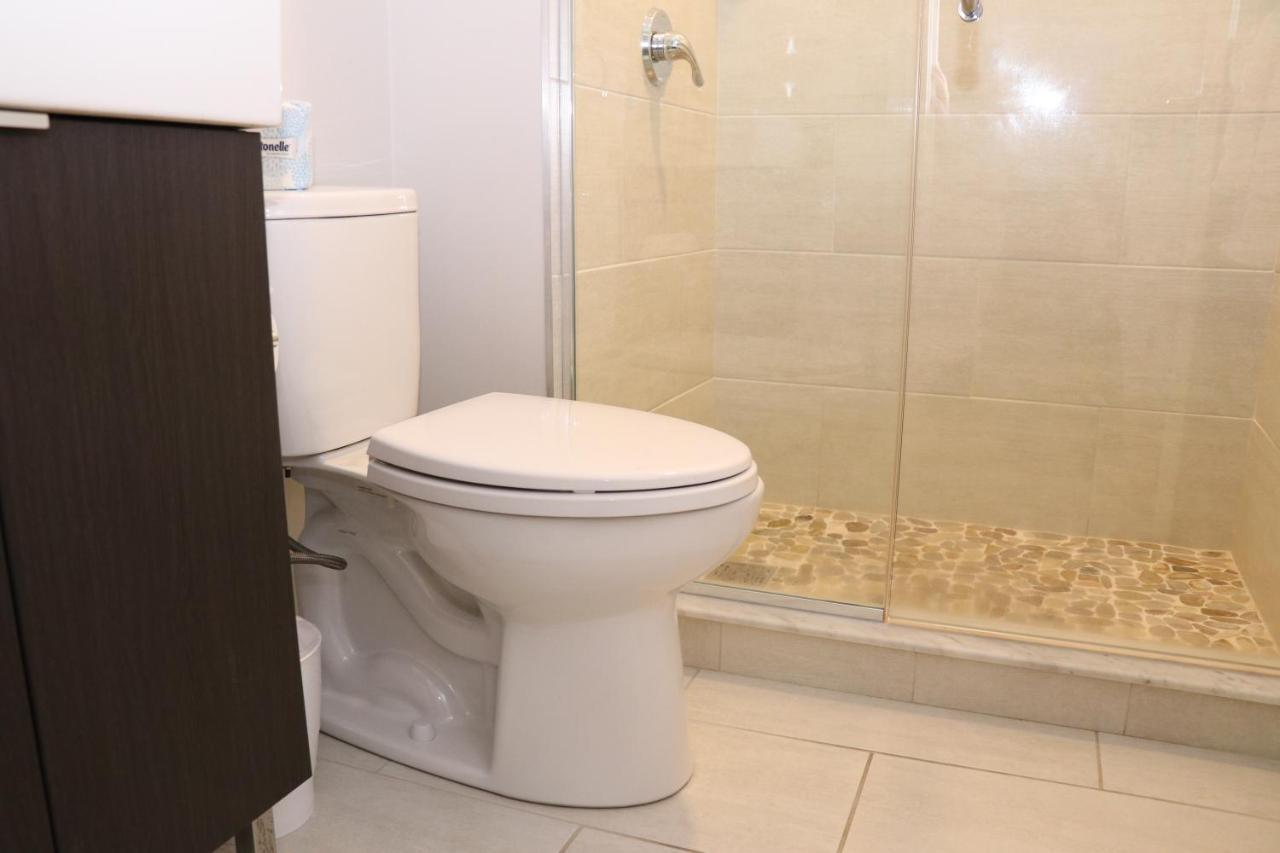 A Stylish Stay W/ A Queen Bed, Heated Floors.. #14 Brookline Bagian luar foto