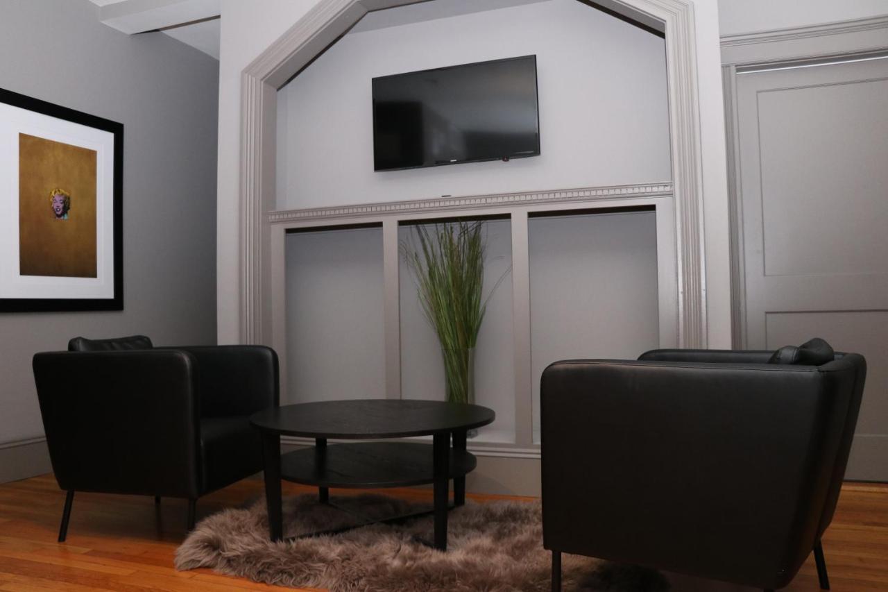 A Stylish Stay W/ A Queen Bed, Heated Floors.. #14 Brookline Bagian luar foto