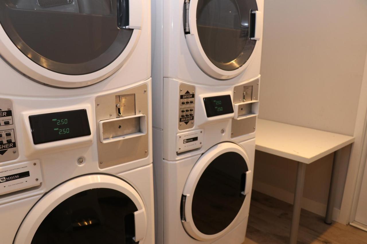 A Stylish Stay W/ A Queen Bed, Heated Floors.. #14 Brookline Bagian luar foto