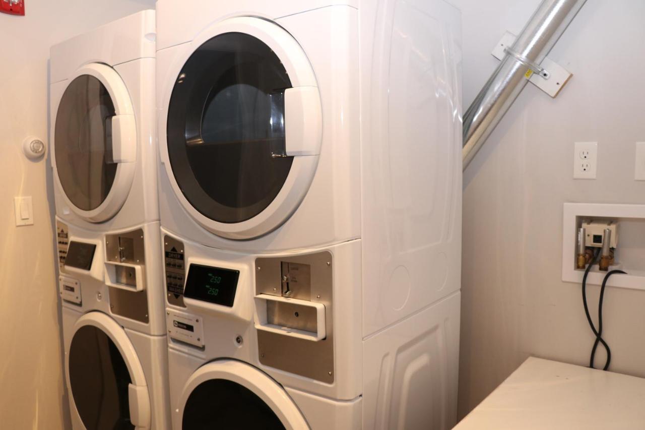 A Stylish Stay W/ A Queen Bed, Heated Floors.. #14 Brookline Bagian luar foto