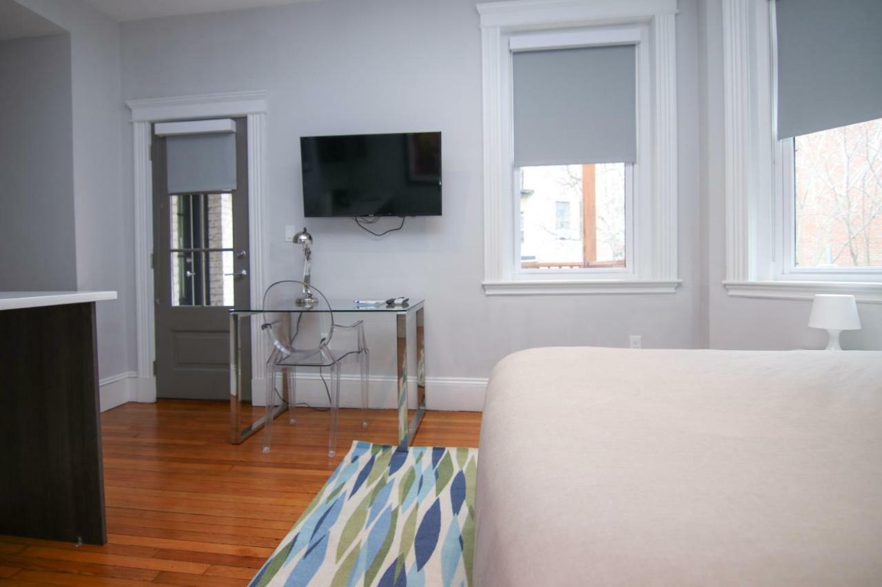 A Stylish Stay W/ A Queen Bed, Heated Floors.. #14 Brookline Bagian luar foto